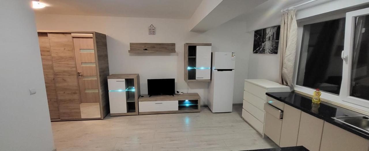 Studio 32 Bulevardul Oltenia ไกรโอวา ภายนอก รูปภาพ