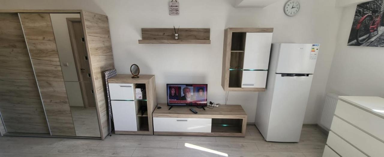 Studio 32 Bulevardul Oltenia ไกรโอวา ภายนอก รูปภาพ