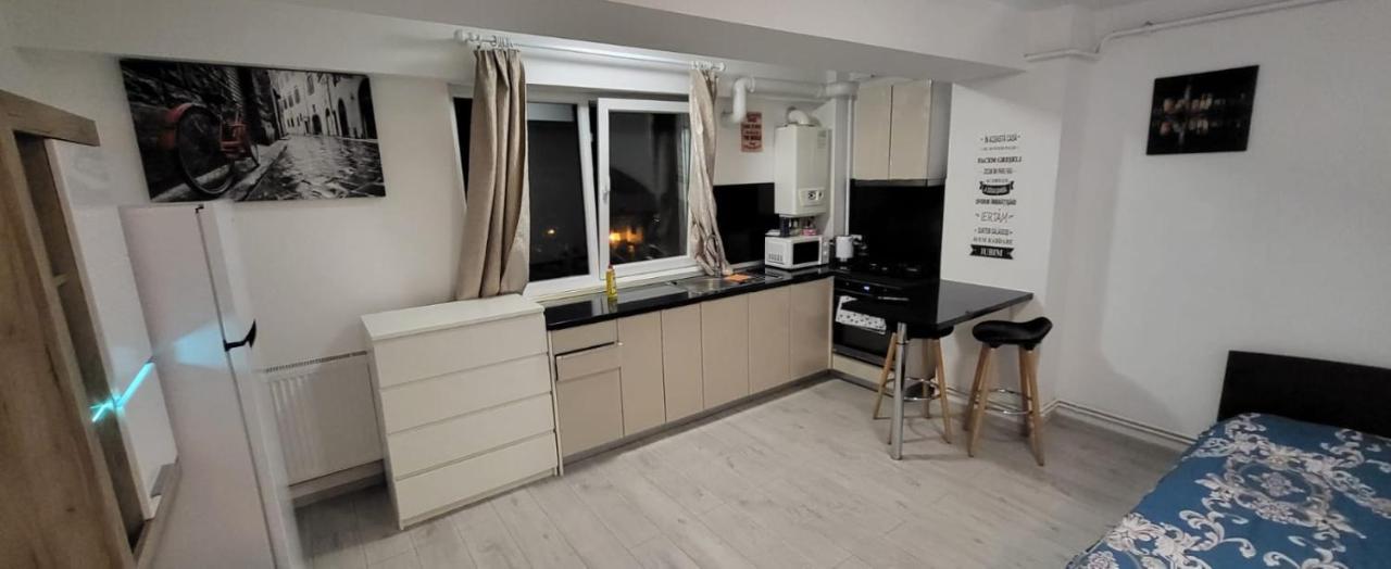 Studio 32 Bulevardul Oltenia ไกรโอวา ภายนอก รูปภาพ